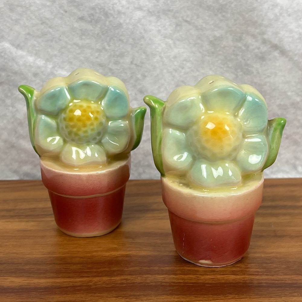 Vintage 1950's Kitsch Ceramic Shawnee Flower Pot Salt and Pepper Shakers